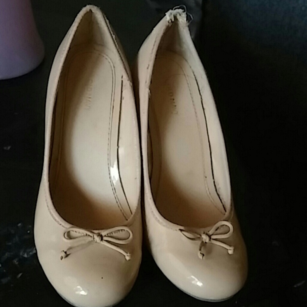 Beige shoe
